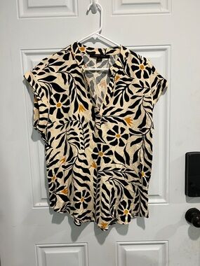Cynthia Steffe Cream Floral Print V-Neck Cap Sleeve Top